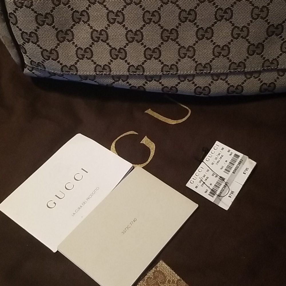 Awesome handbag in like new condition